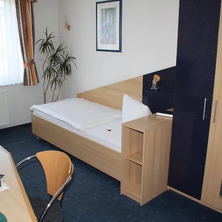 City-hotel 3* Πλάουεν